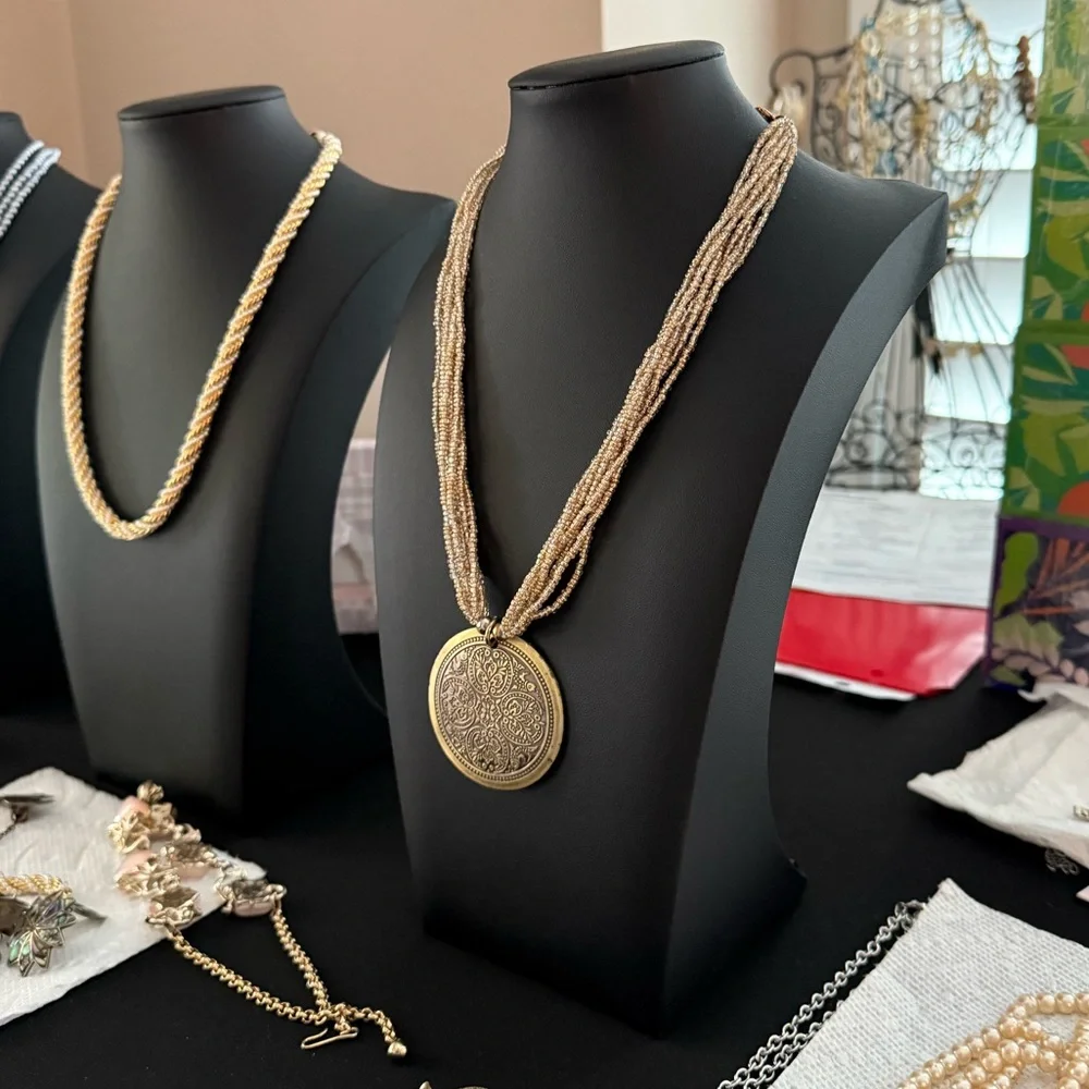 Tribal vintage gold tone 7 strand 16” beaded necklace with round pendant. - Picture 6 of 6